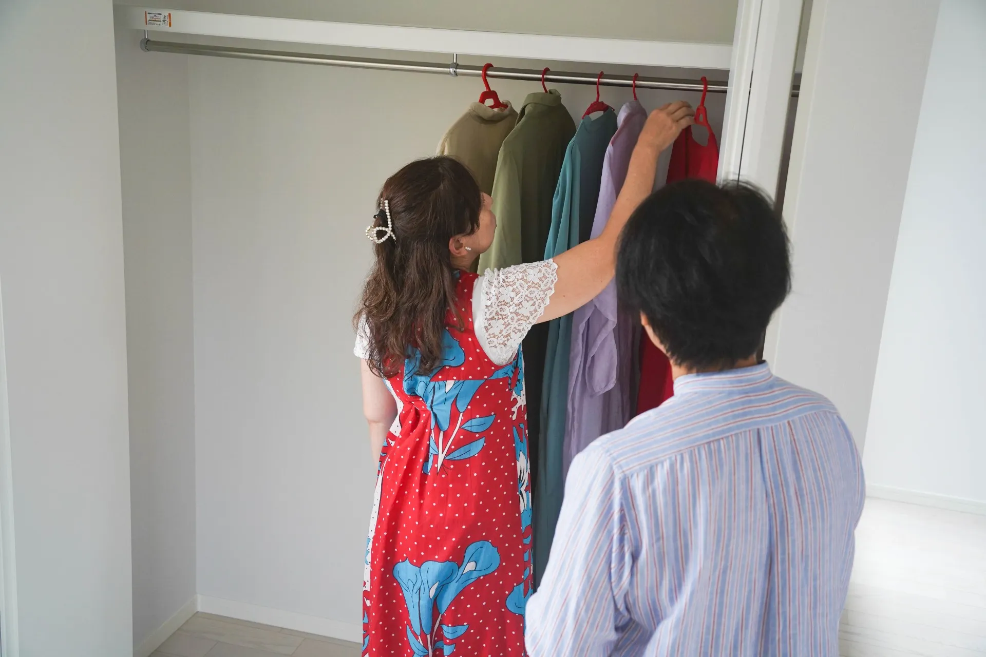 クローゼットの整理収納  色別整理が自分の洋服の傾向を知る手助けに